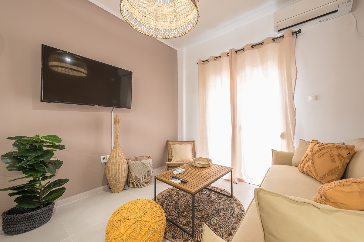 LOUDIA5b Boho Pennie Home