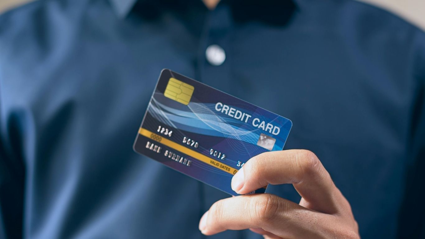 Traveler using a credit card to pay at a shop